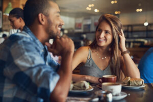 An das erste Date erinnern sich viele zurück. Ob gern oder ungern bleibt oft ein Geheimnis. Foto ©Adene Sanchezpeopleimages.com stock adobe